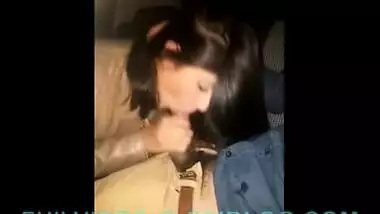 Hardcore oral sex with Delhi girl outdoor in car