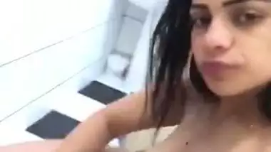 Delhi babe enjoys her sugar daddy’s dick in the Indian xxx