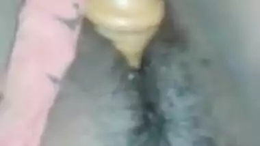 Desi woman makes her XXX pussy public and man bangs it with sex toy