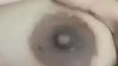 Whore gives sex joy to her Indian nipples touching them in amateur porn