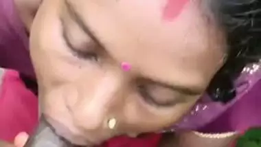 Village lady experiencing desi outdoor sex in the jungle