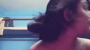 Desi coed thinks there is nothing bad about earning money as a webcam girl