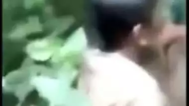 Desi mms sex videos, caught as devar fuck bhabhi outdoor In the jungle