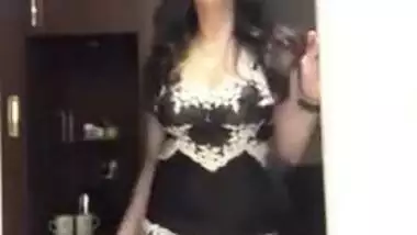 Bengali young bhabhi nude MMs video shared on net by her secret lover