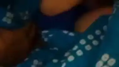 Village XXX artists satisfy horny MMS watchers who need Desi to pee