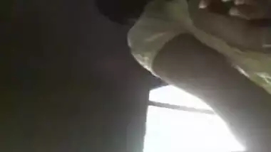 Indian sex video of a teen couple enjoying outdoor sex in his car