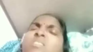 Nude Desi MILF with chubby body making XXX video for online fans