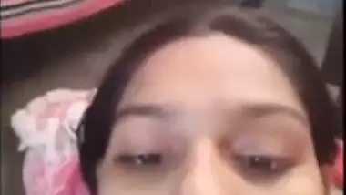 Pretty Desi college girl exposes her tits and shaved cunt on XXX cam