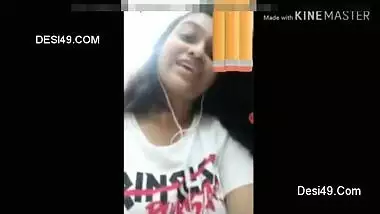 Listening to music and porn mischiefs are two things that Indian girl likes