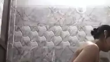 Mature comes to bathroom with a camera to film her sex body in XXX poses