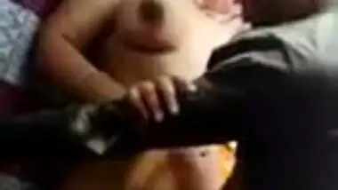 Young XXX girl has sex with the Desi man in this scandal MMS video