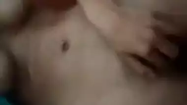 Desi XXX slut makes her own MMS video where she touches small tits