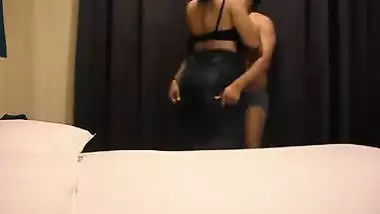 Big Ass Mallu Bhabhi Gives Blowjob To Her Pervert Boss