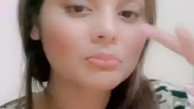 Beautiful big melons showing desi girl selfie viral clip