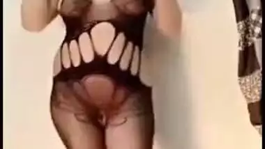 Double penetration XXX solo of Desi slut using veggies for her holes