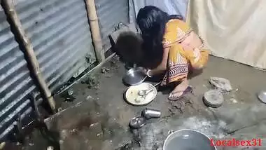 Desi man sees his cute wife and drills her XXX twat from behind