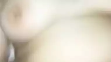 Husband is out but friend fingers muff of Desi MILF to XXX orgasm