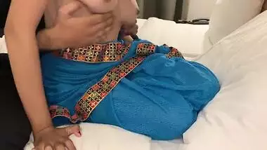 Guy fingers XXX peach of Desi mistress before they have quick fuck