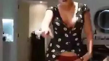 Desi beautiful punjabi girl dancing in panty on laung laachi song..Bouncing boobs