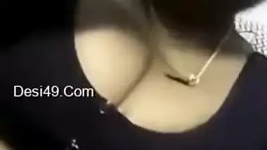 Today Exclusive -desi Aunty Shows Her Boobs To Lover On Video Call Part 1