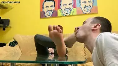 Amateur Femdom Foot Worship and Foot-Domination Close-up With Mistress Kira and Her LifeStyle Slave