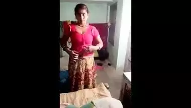 Desi sex video of a house wife stripping and getting ready for a nice fuck