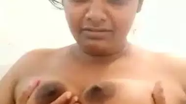 Big Mula Mallu aunty playing with tits