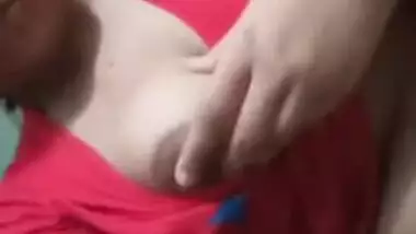 Slinky Desi slut takes her XXX coconuts out and licks sex nipple