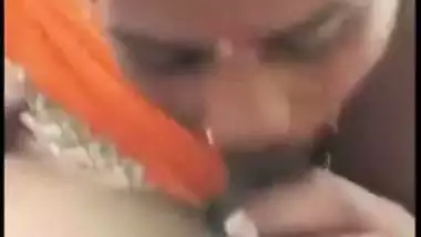 New desi MMS, Indian aunty giving blowjob village boy for money outdoor