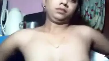 Indian mom doesn't know if she is sexy and needs fans to appreciate