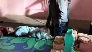 XXX guy penetrates Bhabhi woman while her cuckold husband is at work