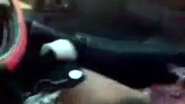 Hindi sex video of a college hotty having outdoor pleasure in boyfriends car