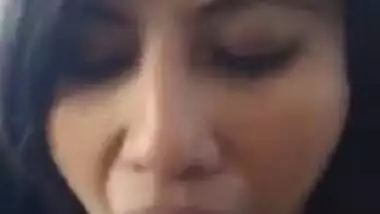 Sri Lankan Muslim Wife Sucking my huge cock...