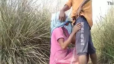 Indian pervert fucks a labor girl outdoors in the desi bf