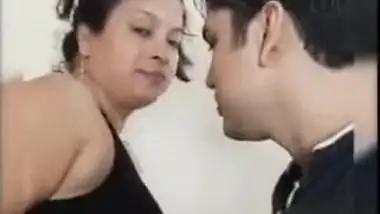 Desi Randi Bhabhi with lush lips does homemade XXX porn on camera