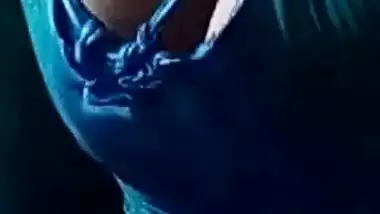 Indian pulls XXX sari up and guy touches her sex appealing boobs