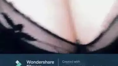 (Snapchat : cleavagebitch j) Desi girl stripping, boobs play, oiling, massage with dirty audio in clear Hindi.