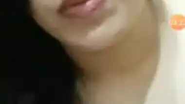 XXX video of Indian aunty who is proud of natural boobs and her cherry