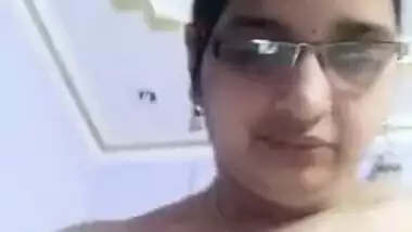 Indian XXX wife performs MMS show and exposes private parts to Desi men