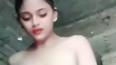 Swanky Desi village girl poses naked and plays with XXX pussy on cam