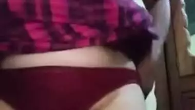 Middle-aged Indian model exposes her hairy XXX cunt in amateur sex video