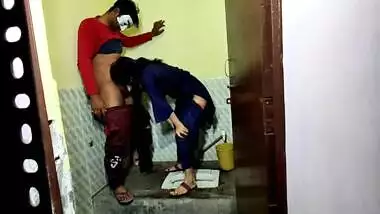 My step sister in law went to the toilet. I grabbed it from behind. And I had sex with step sister-in-law.