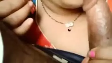 Porn of Desi woman who makes XXX man happy with the help of her mouth