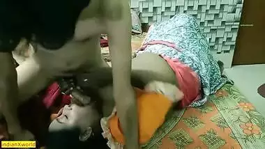 Desi creditor's son hard fucking with hot servant Bhabhi! Desi XXX sex