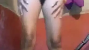 Desi wife sets the camera and takes her clothes off for XXX peeing