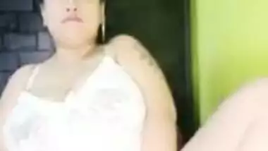 Desi whore with big XXX breasts turns men on during webcam show