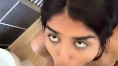 Sexy Chennai girl’s hot Tamil sex video from the bathroom