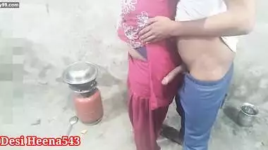 The brother-in-law, who is cooking food in the kitchen, was stunned by the brother-in-law in a clean voice