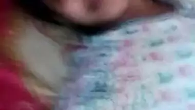 Indian girl with big eyes exposes her hairy XXX pussy in sex video