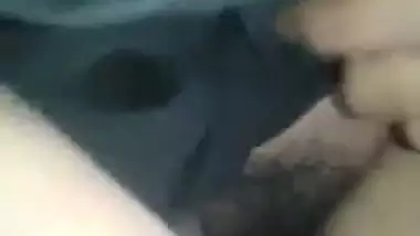 Hijabi Desi XXX girl gets pussy fingering by her lover in park MMS